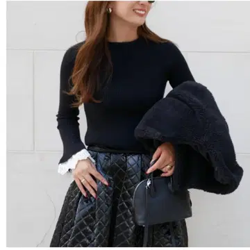 플레어 레이스 커프스 리브 니트 블랙 frene 프라네