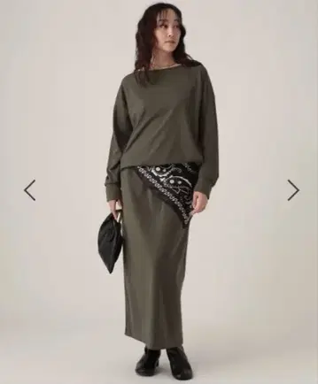 [ 미사용 새상품 ] Elura 타이트 스커트 카키 L 사이즈