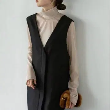 미사용 새상품 시어 스키니 하이넥 상의 노블