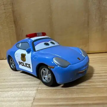 토미카 카즈 샐리 폴리스 타입