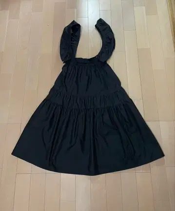 마로네논피 블랙 플레어 스커트 어깨끈 사이즈 M 블랙