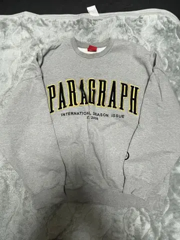 PARAGRAPH 그레이 트레이닝복