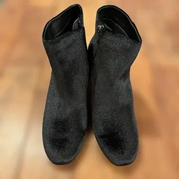 Dhyana 블랙 벨벳 숏부츠