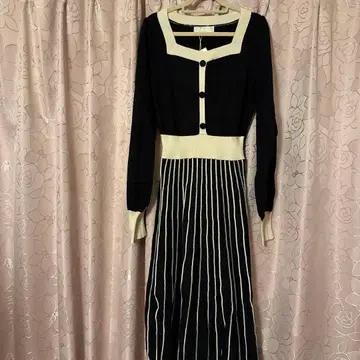 스트라이프 니트 원피스 긴팔 블랙 아이보리