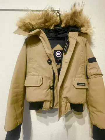 CANADA GOOSE 베이지 다운 자켓 S/P