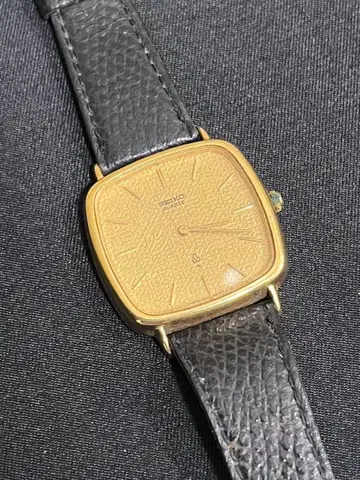 Seiko 골드 스퀘어 손목시계 7820-5450