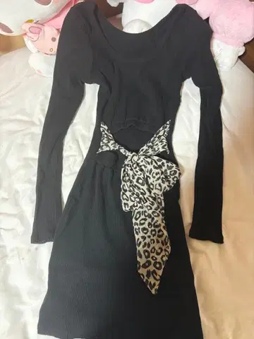 GYDA 백리본 미니 원피스 블랙