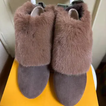 갤러리 비스콘티 탈부착 퍼 숏부츠 미사용