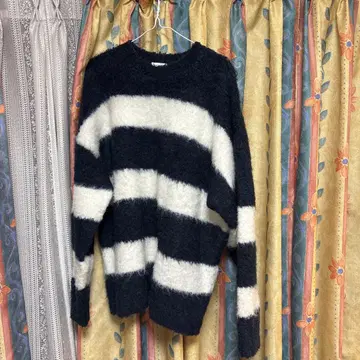 ONCILY 네이비 화이트 스트라이프 니트