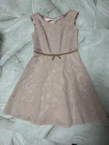 핑크 꽃무늬 슬리브리스 원피스