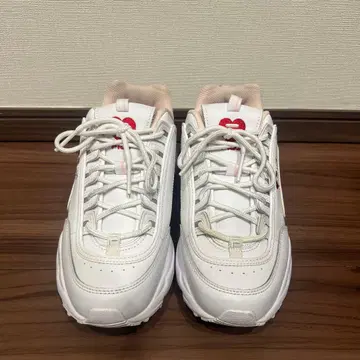 FILA 화이트 하트 로고 스니커즈