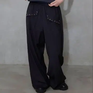 FCMM 스터드 스트라이프 슬랙스 블랙