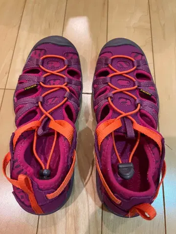 KEEN 아웃도어 샌들 적자색 22cm 새상품급