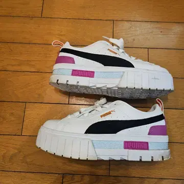 PUMA 통굽 스니커즈 화이트/블랙/핑크