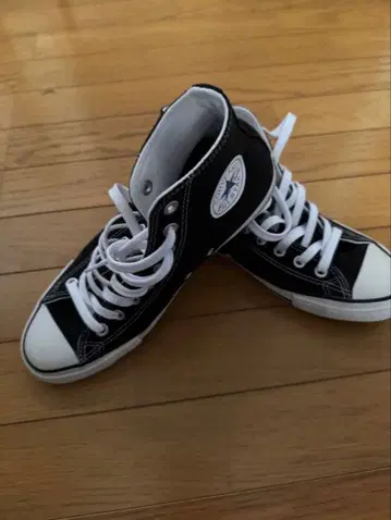 컨버스 블랙 하이컷 스니커즈