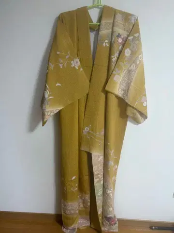 대중 연극 꽃무늬 옐로우 컬러 여자 기모노