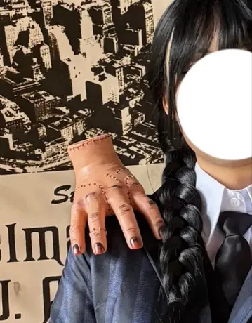 아담스 패밀리 웬즈데이 핸드