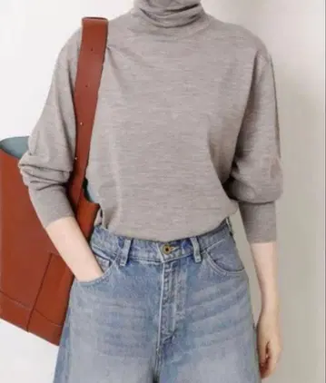 미사용 새상품 스픽 앤 스팬 18G 터틀넥 풀오버 베이지