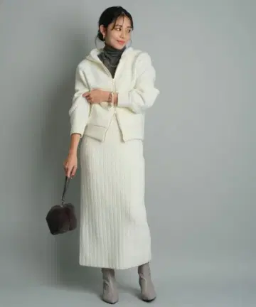 [택 포함 새상품] JUSGLITTY 후디 니트 업