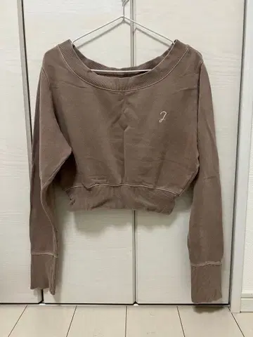 juemi 피그먼트 오프숄더 트레이닝복