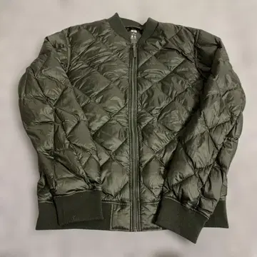 새상품급 유니클로 울트라 라이트 다운 퀼트 리브 블루종 M 남성용 카키