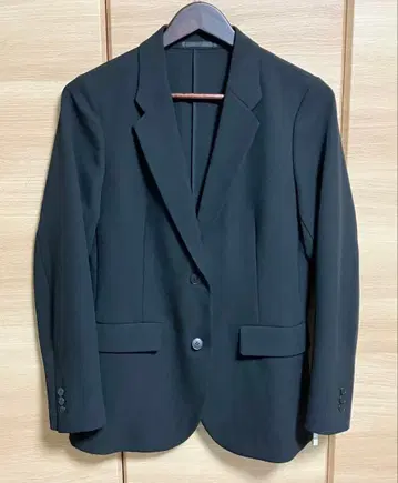 [ 새상품급 ] 여성용 2024년 유니클로 감동 자켓 블랙 L