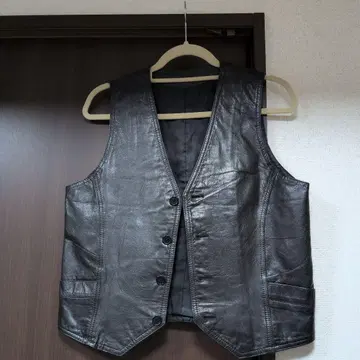 블랙 가죽 베스트