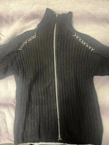 kudos 블랙 지퍼 니트 스웨터