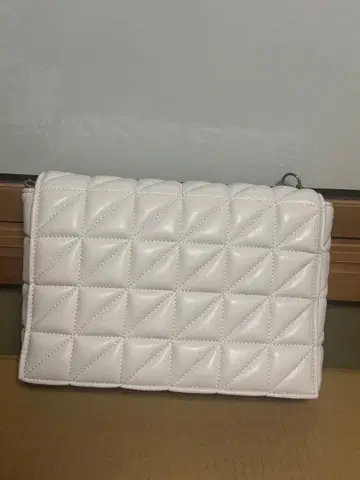 ZARA 퀼팅 핸드백 화이트
