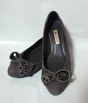 DIANA 리본 포함 플랫 펌프스 중고