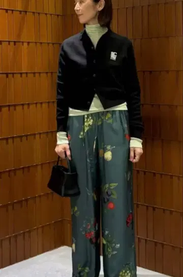 [CABaN] 코튼 캐시미어 펄 로고 폴로 가디건