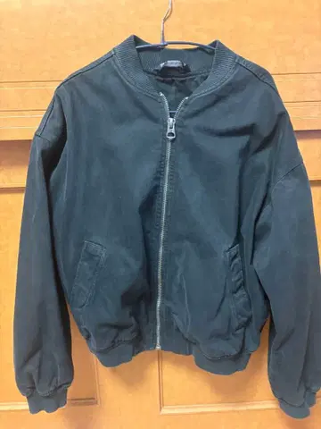 ZARA 블랙 MA-1 점퍼 L 사이즈