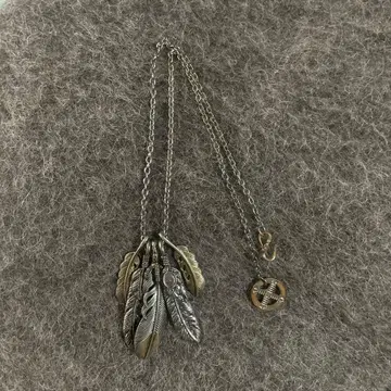 깃털 모티브 실버 목걸이