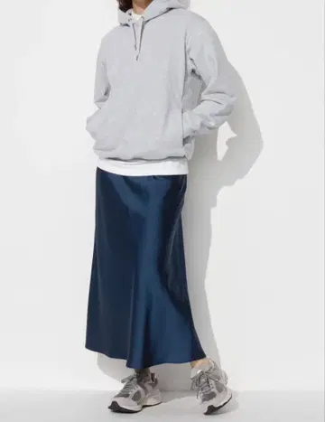 UNIQLO 네이비 새틴 스커트