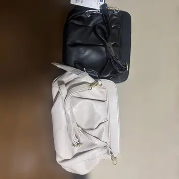 화이트 블랙 합성 피혁 숄더백