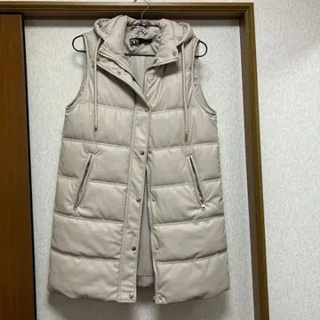 ZARA 후드 부착 가죽 다운 베스트