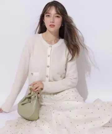 Apuweiser-riche 키라후와 금장 버튼 가디건