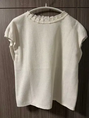 1회 착용 Ballsey Tomorrowland 프릴 상의