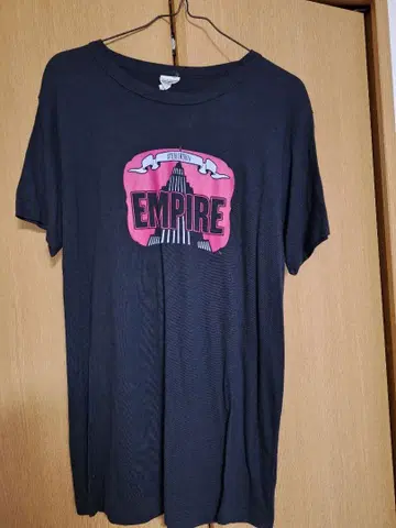 EMPIRE 로고 반팔 T셔츠 블랙