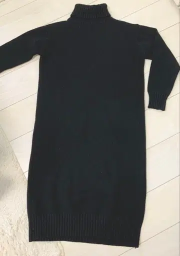 블랙 터틀넥 니트 원피스 심플