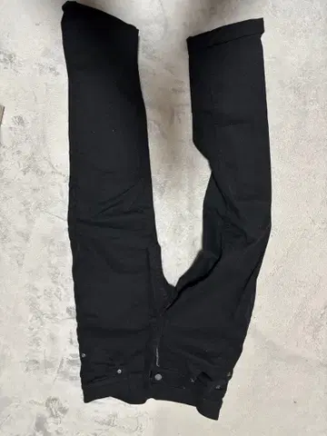 CHEAP MONDAY 블랙 스키니 팬츠 28/32