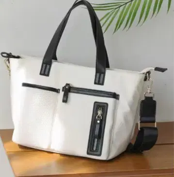 새상품! 하아츄 콜라보 부즈루드 화이트 숄더백