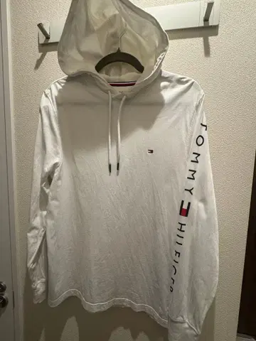 TOMMY HILFIGER 후드티