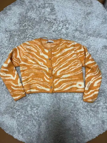 자라 오렌지와 화이트 가디건 스웨터