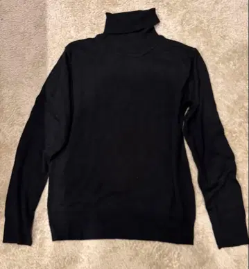 블랙 터틀넥 스웨터 M 사이즈