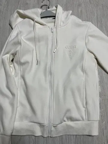 GUESS 화이트 풀 집업 후드티