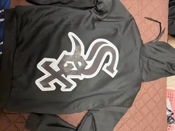 블랙 로고 프린트 집업 후드티