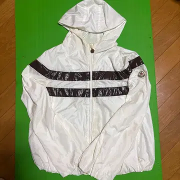 MONCLER 화이트 스트라이프 점퍼