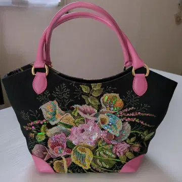 싱크비, 카라 핸드백