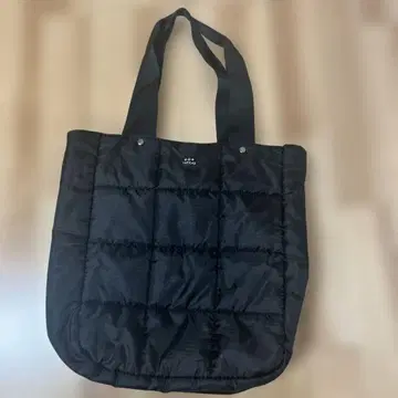 TATRAS 블랙 나일론 토트백 A4 사이즈 수납 가능